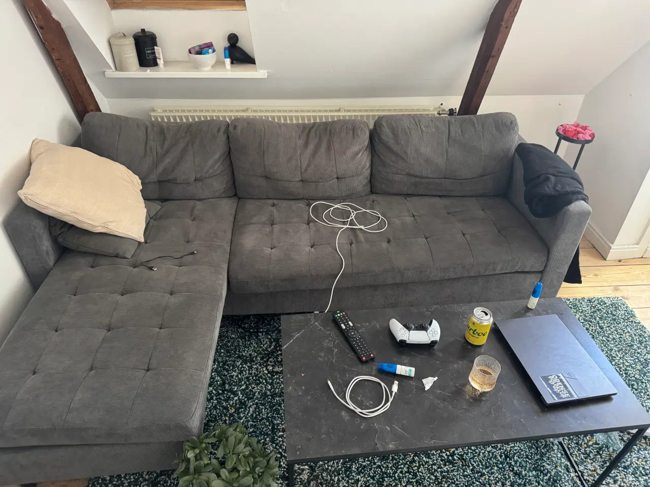 Billede 2 - Sofa i gråt fløjl stof