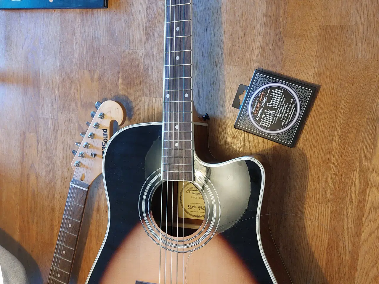 Billede 6 - Western Santana Guitar + Taske og holder til taske