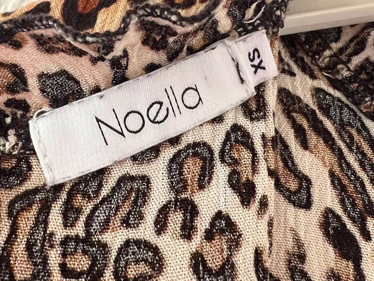 Billede 11 - Leopardkjole fra Noella. (Str. XS)