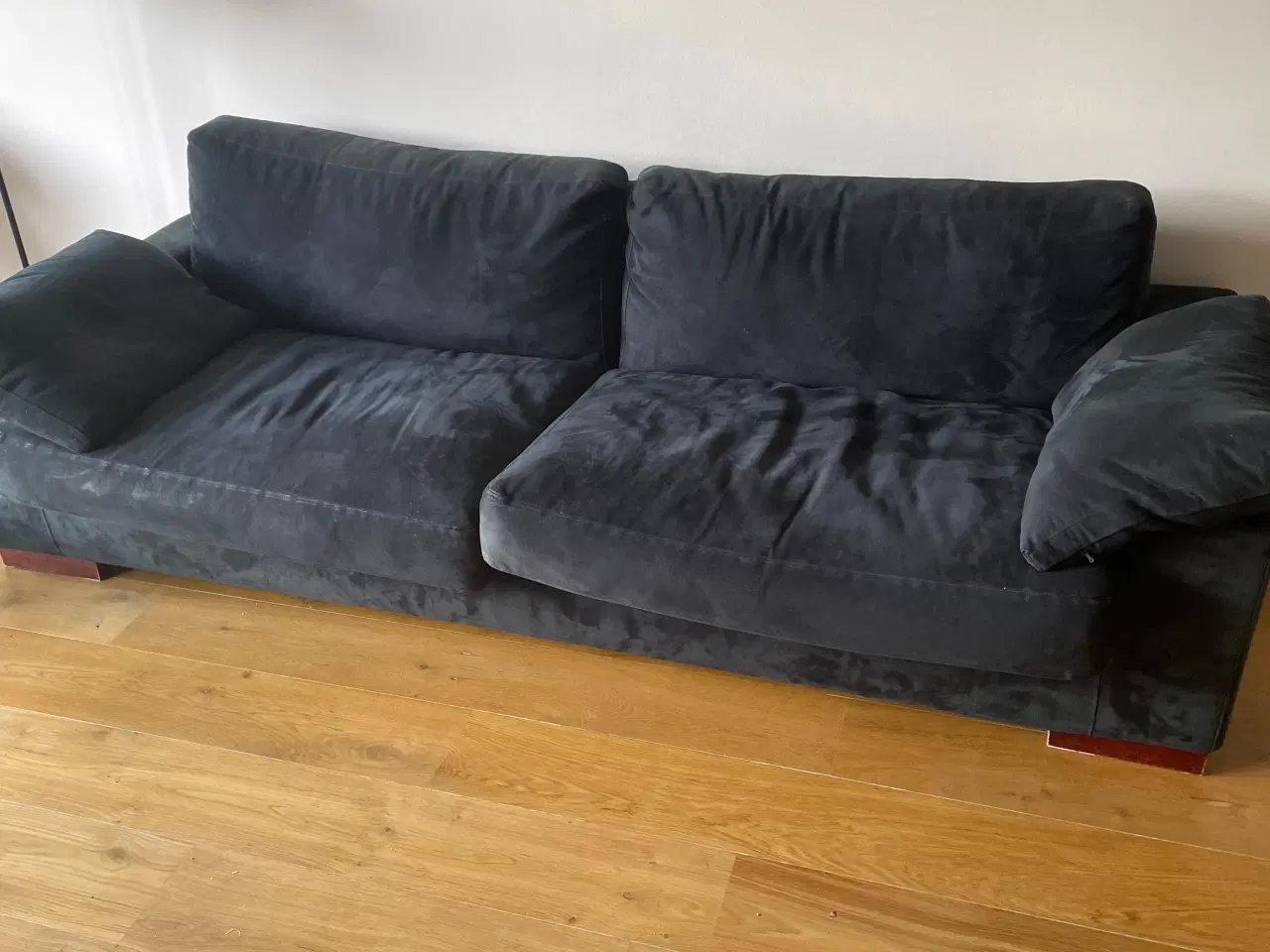 Billede 1 - Ældre Sofa i sort alcantara