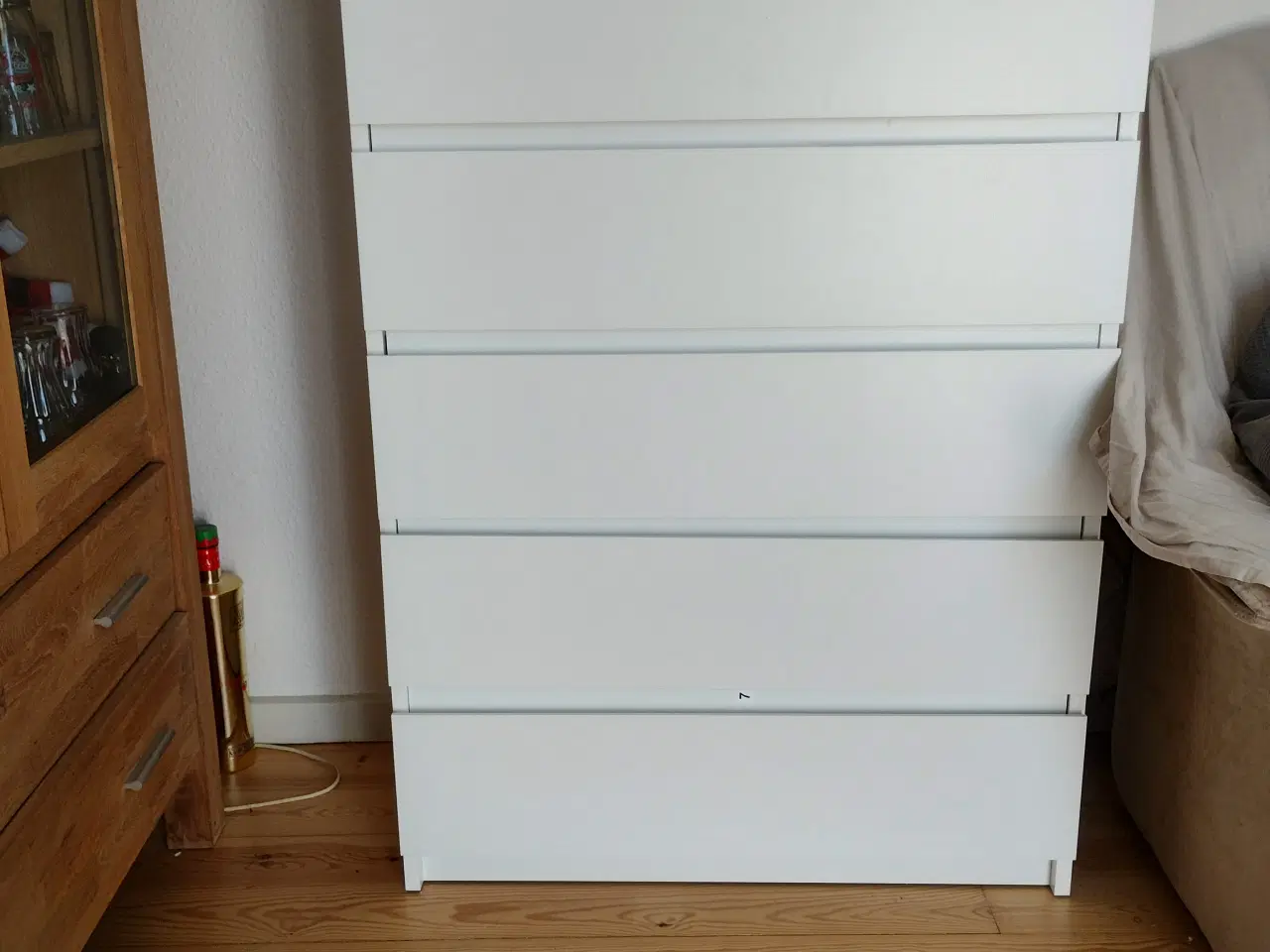 Billede 3 - Hvid kommode 