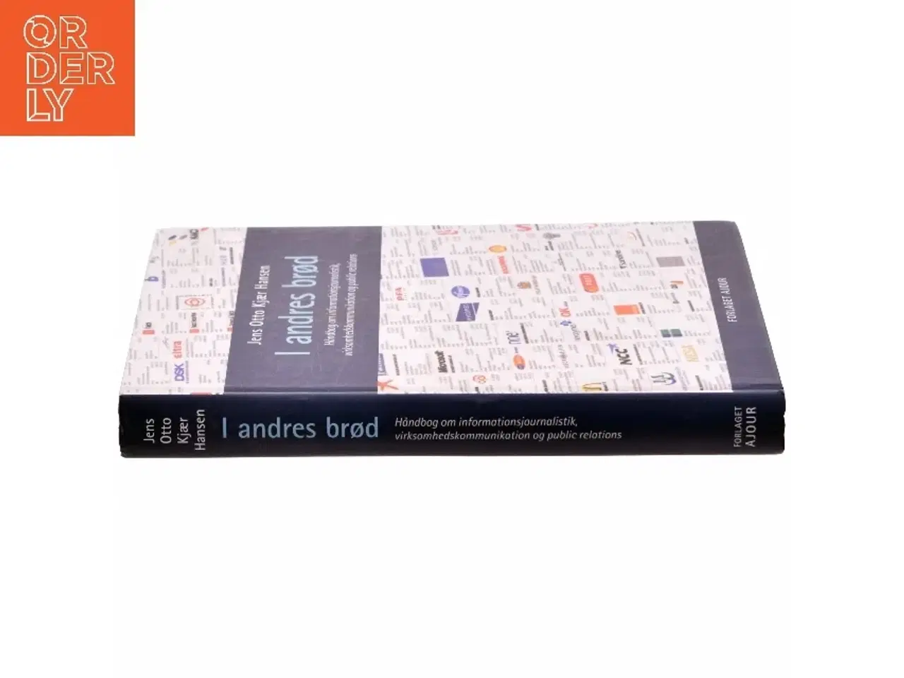 Billede 2 - I andres brød : håndbog om informationsjournalistik, virksomhedskommunikation og public relations af Jens Otto Kjær Hansen (Bog)