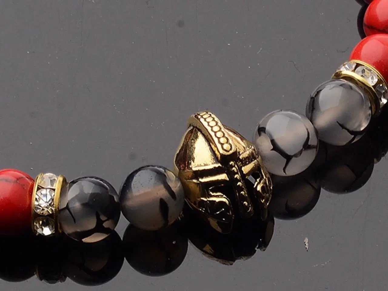 Billede 2 - Armbånd med røde-sorte Lava sten, cham Spartaner