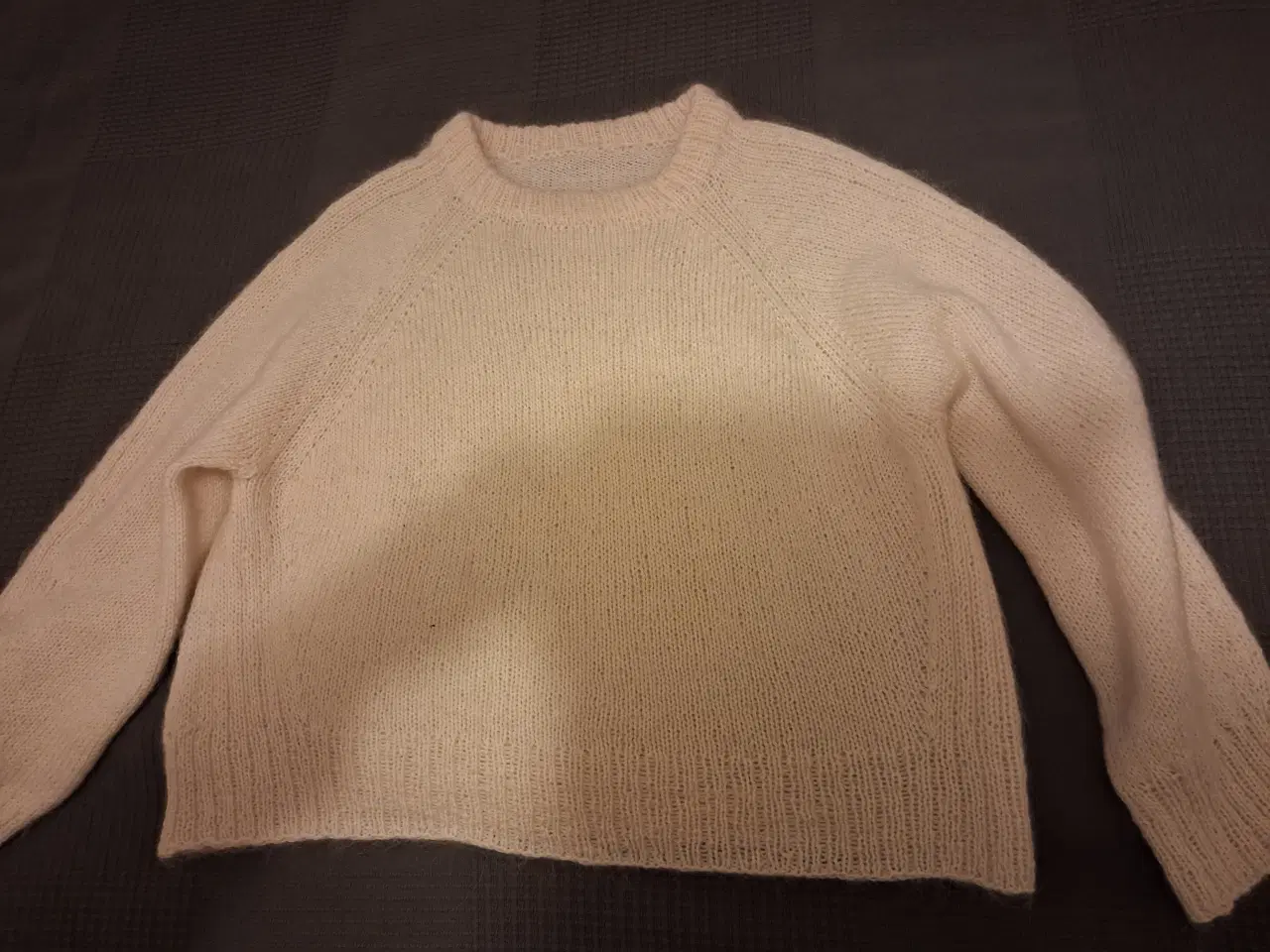 Billede 2 - Strikket sweater i lækker uldgarn 