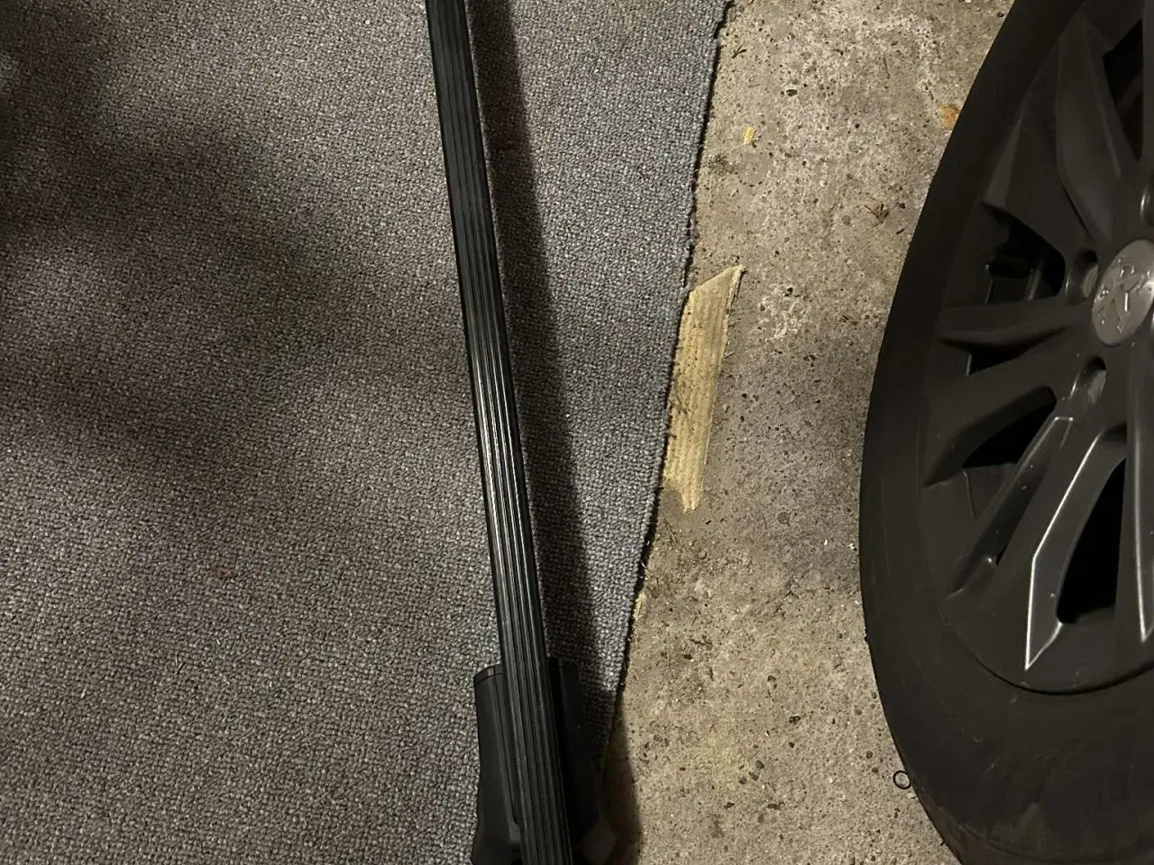 Billede 2 - Tag bøjler sælges 