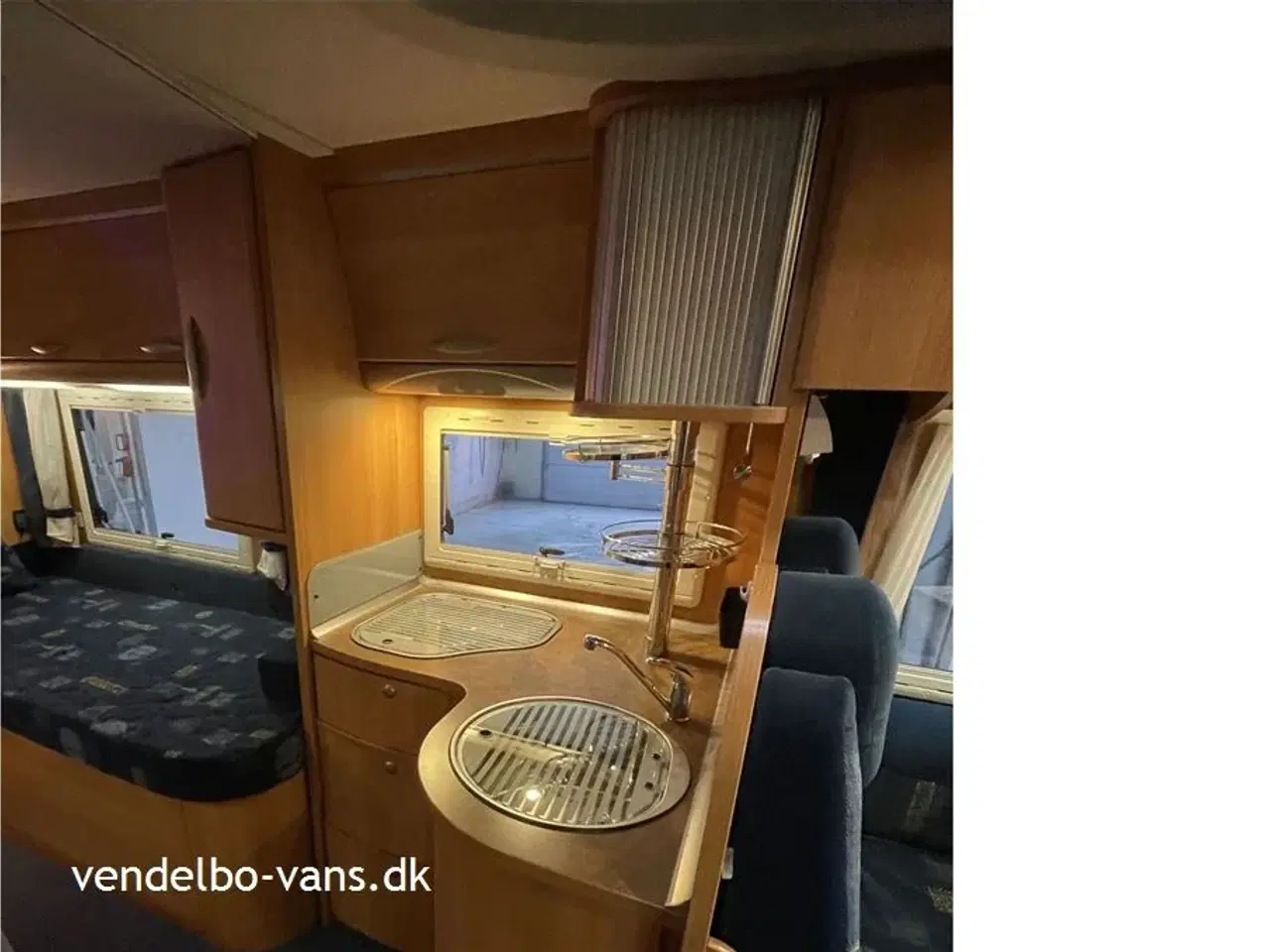 Billede 13 - 2008 - Chausson Allegro 96   Enkelsenge i lav (sidde) højde og toilet og bad i bagenden