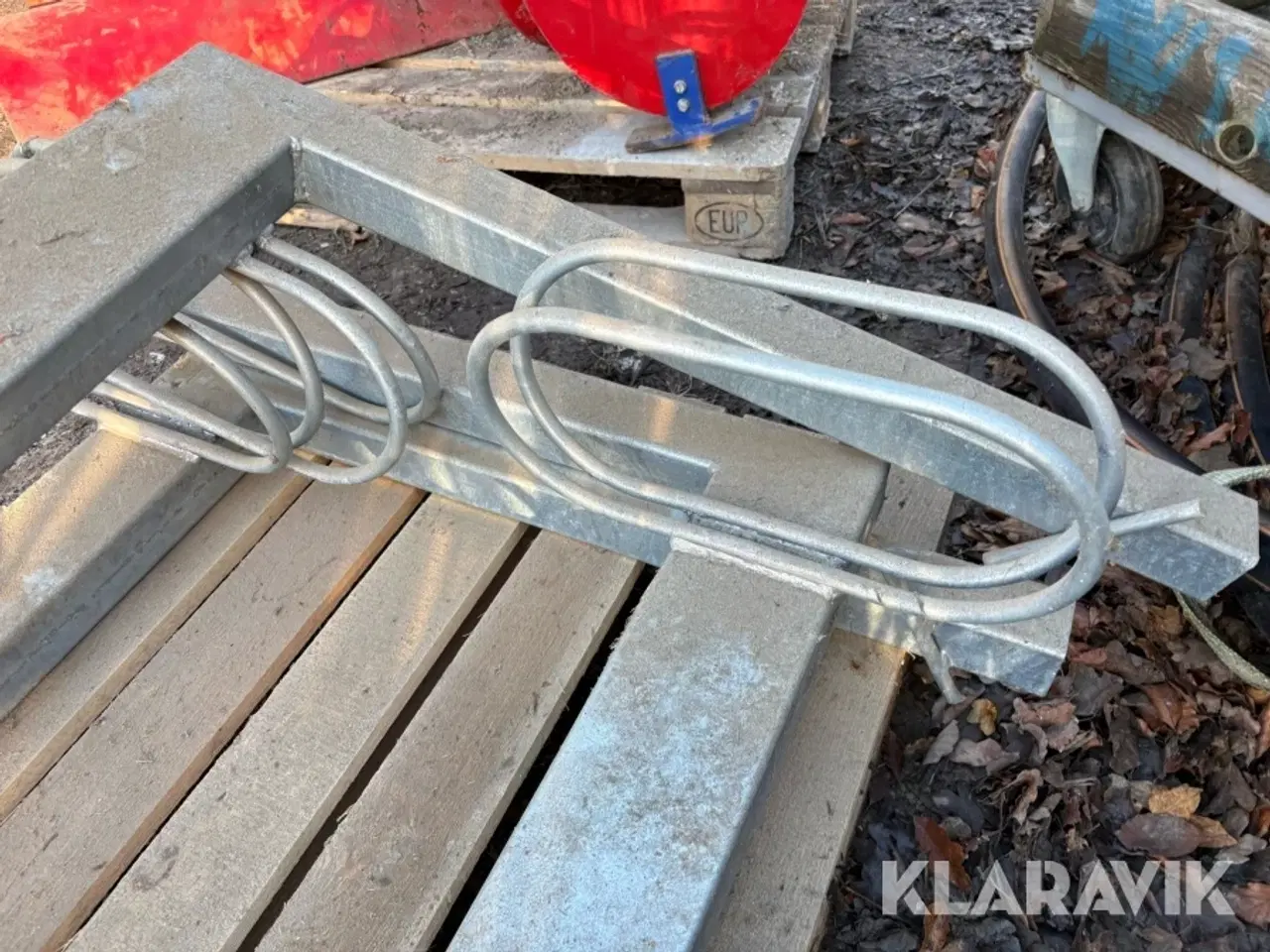 Billede 2 - Galvaniserede cykelstativer til nedstøbning 3 Styk