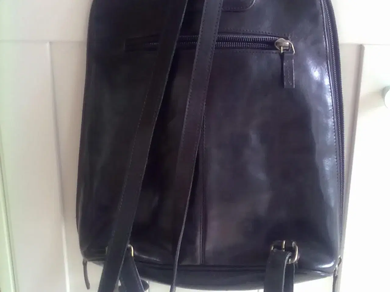 Billede 1 - sort dametaske/rygsæk i læder