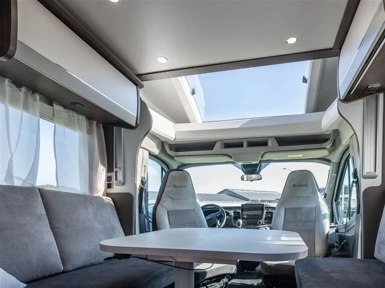 Billede 13 - 2022 - Benimar Tessoro 468 NK   Velholdt Autocamper med enkelt senge