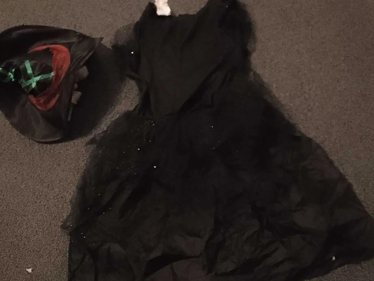 Billede 3 - Hekse kostume/ trold kvinde med hat 