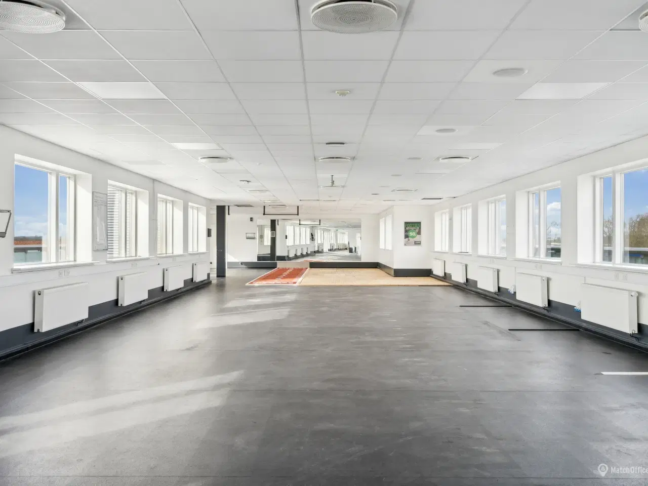 Billede 2 - Gratis parkering lige ved døren