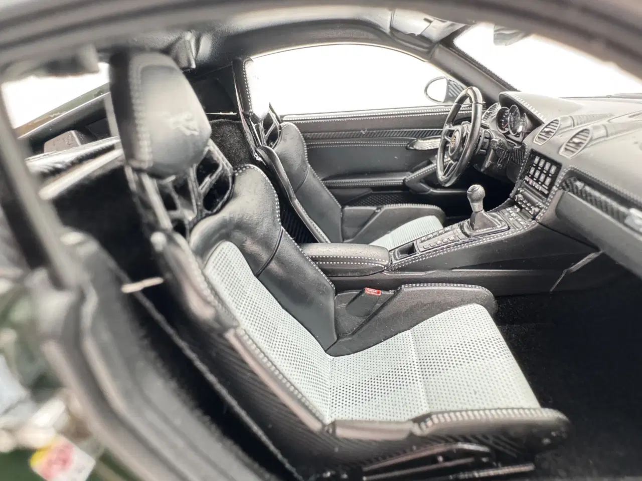 Billede 8 - 2023 Porsche Cayman GT4 RS Weissach Pack 1:18