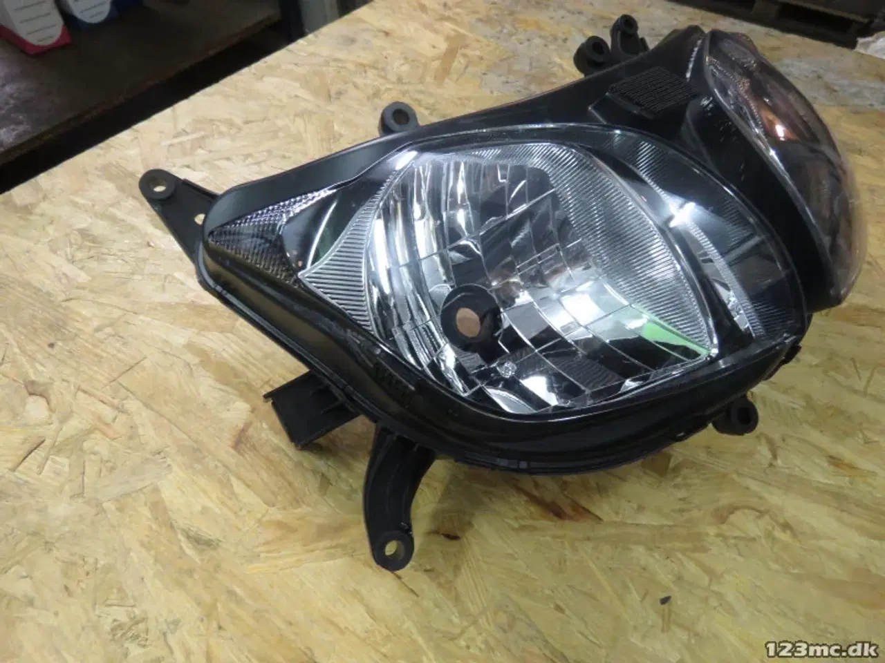 Billede 2 - Forlygte, Suzuki DL650 03->