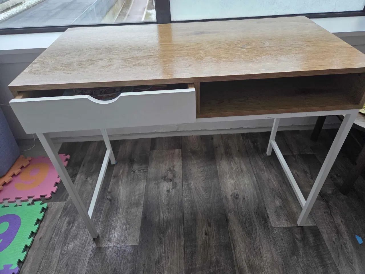 Billede 3 - Skrivebord TRAPPEDAL 48x95 1 skuffe varm egefarve/