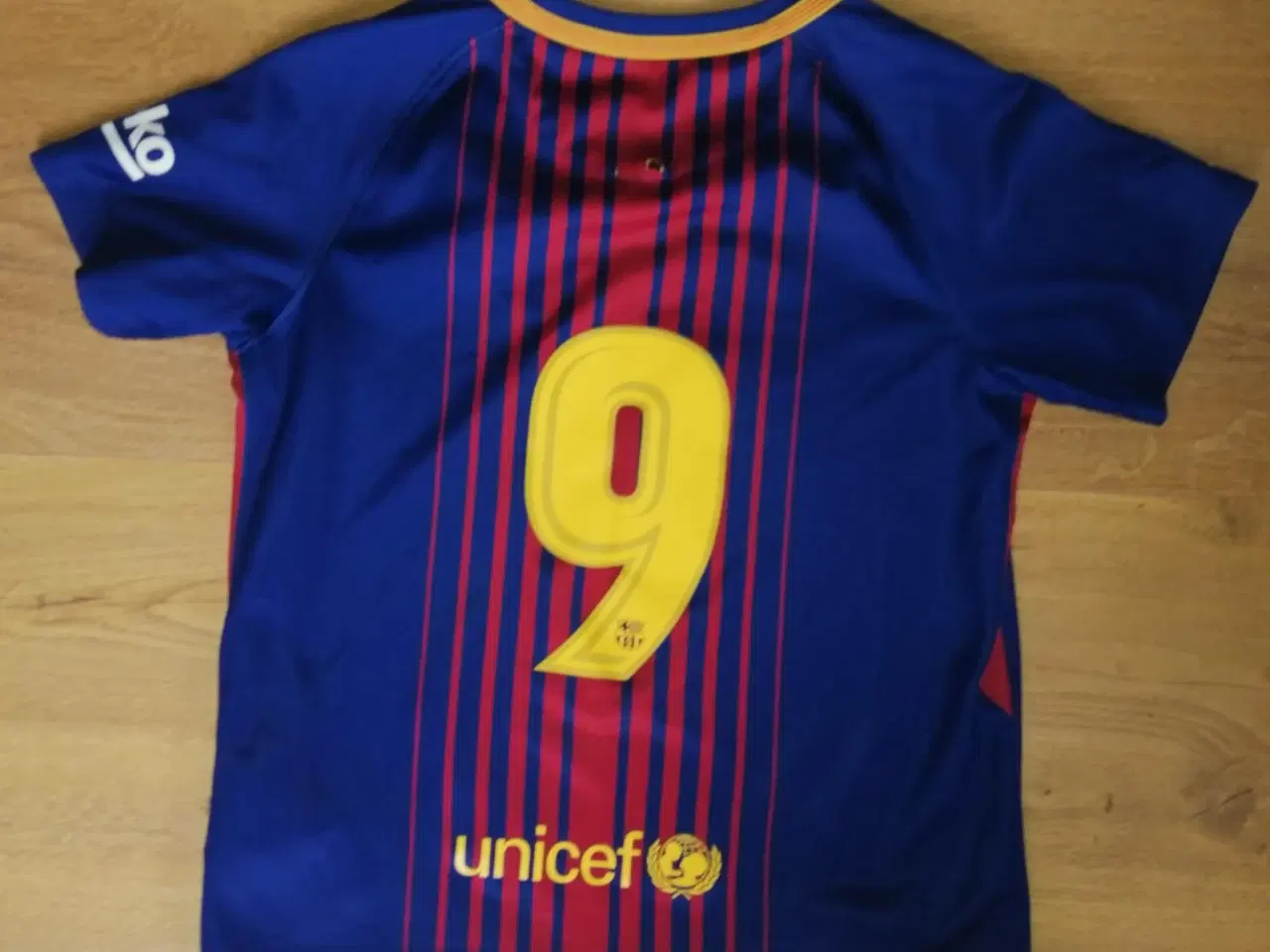 Billede 1 - FC BARCELONA NR 9 2017, STR. 6-7 ÅR, I FLOT STAND