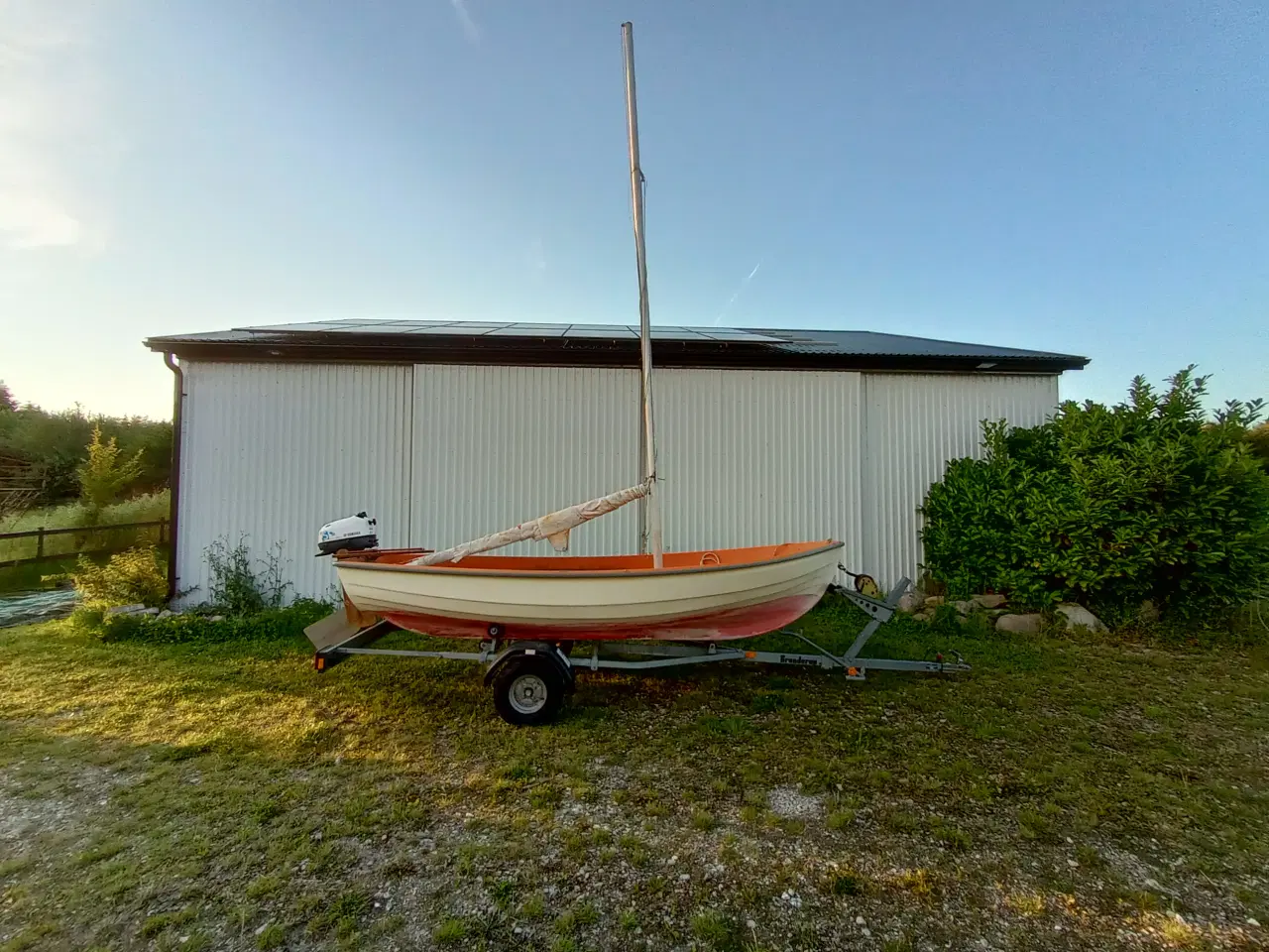 Billede 4 - Sejljolle med trailer og motor