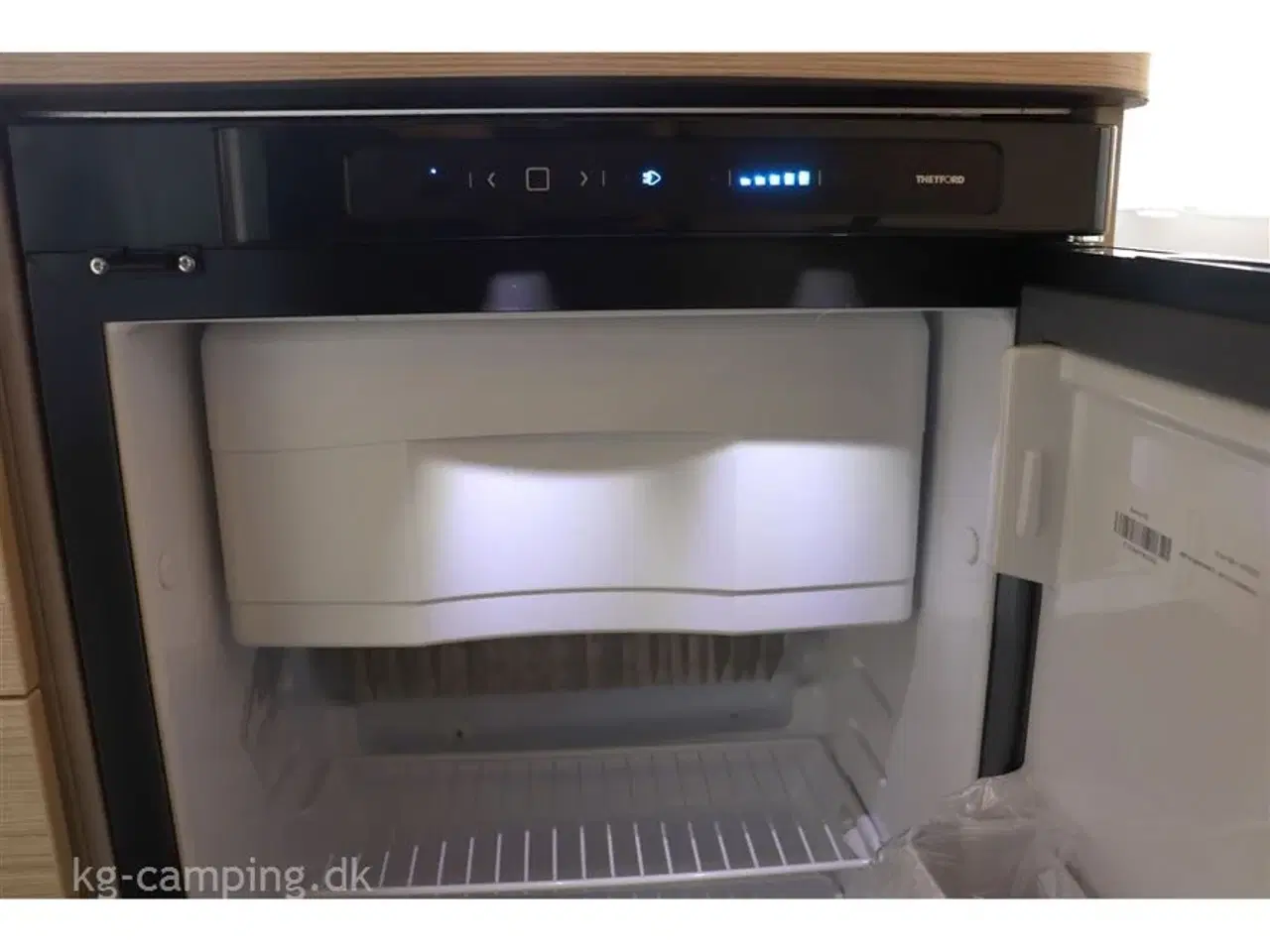 Billede 5 - 2024 - Eriba Touring 530 Urban Harbour Blue Edition   EFTERÅRSTILBUD nu nedsat med kr. 18.000,- | Populær rejsevogn - Harbour Edition med alt, hvad du kan tænke dig af udstyr.