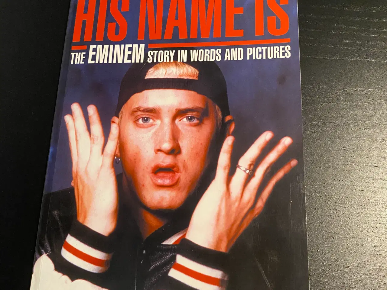 Billede 1 - Eminem bog, His Name Is