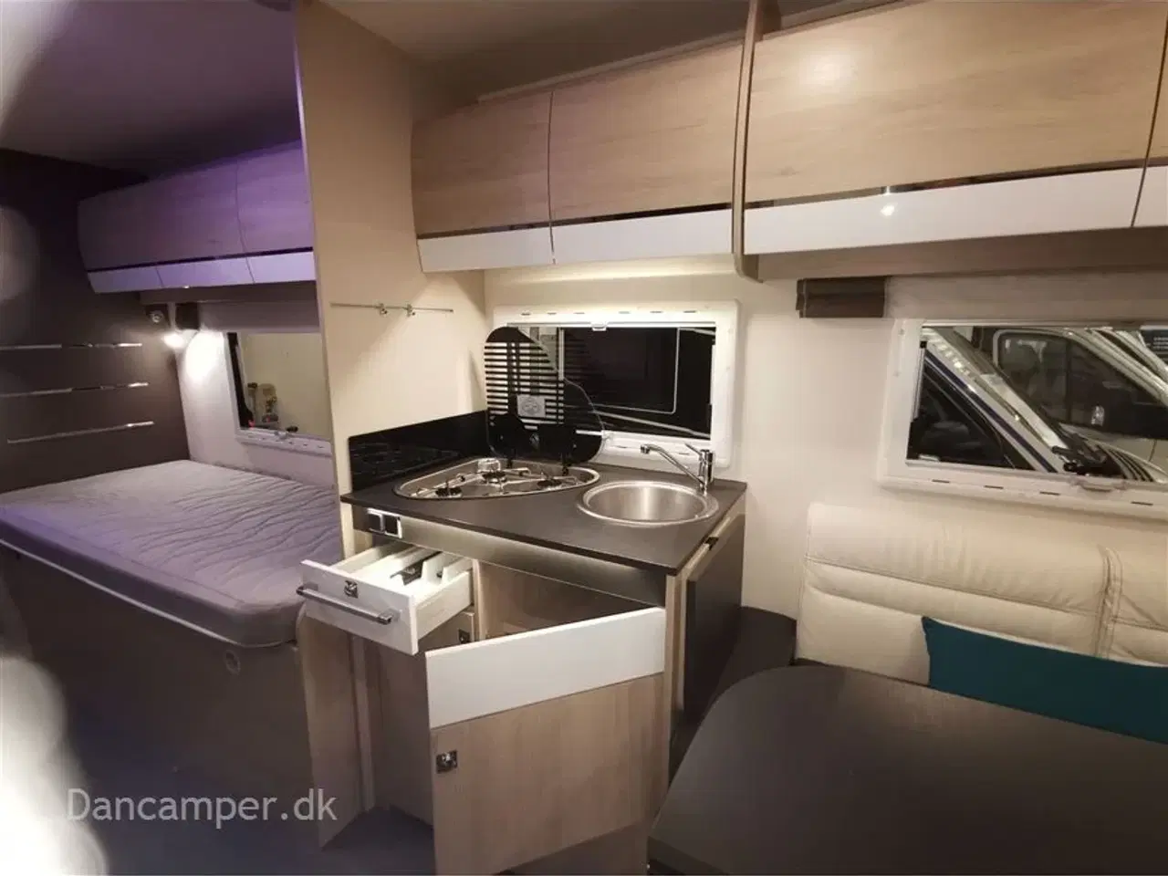 Billede 19 - 2019 - Chausson Special Edition 757   KOMMISSIONSBIL!  Med lave enkeltsenge, god pladsudnyttelse, solcelle, 2 bodelsbatterier, markise