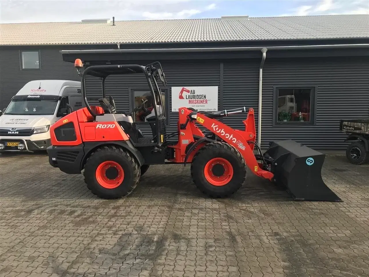 Billede 1 - Kubota R070 brugt maskine kun kørt 10 timer.