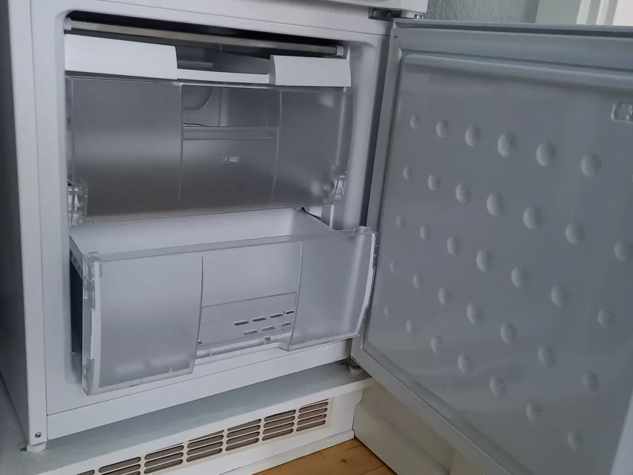 Billede 2 - Elvita KFB 200 A kombineret kølefryseskab.