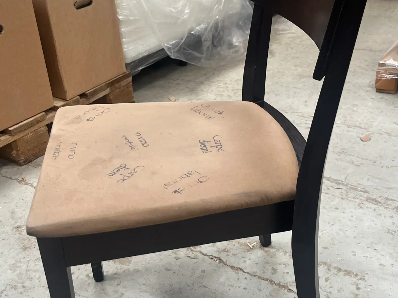 Billede 1 - 30 stk. solide stole i mørkbejset træ