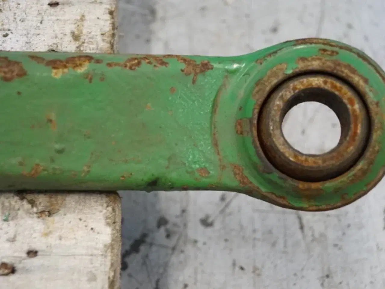 Billede 8 - John Deere 4040 R.H. liftarm AR80666