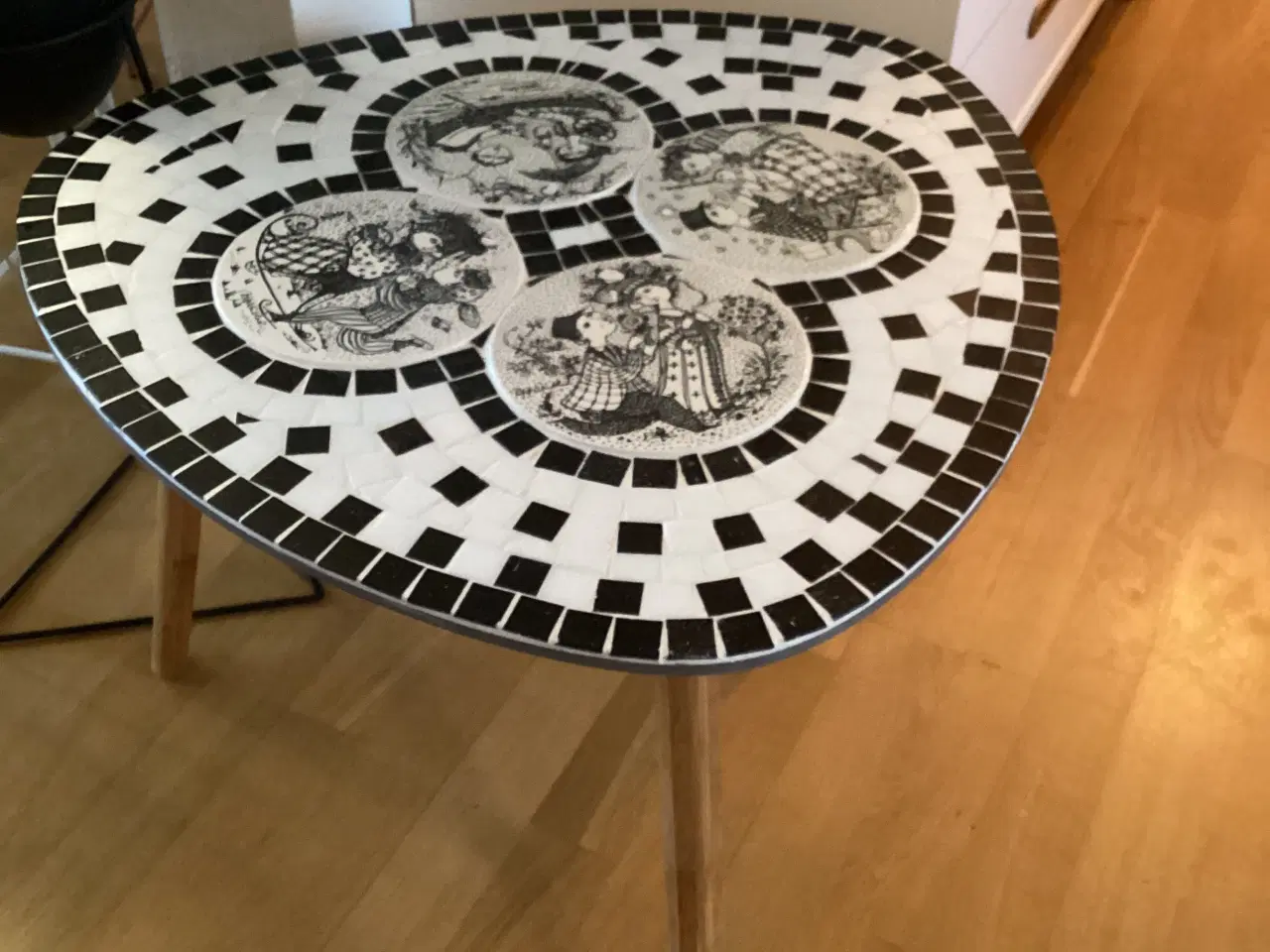 Billede 1 - Pyntebord