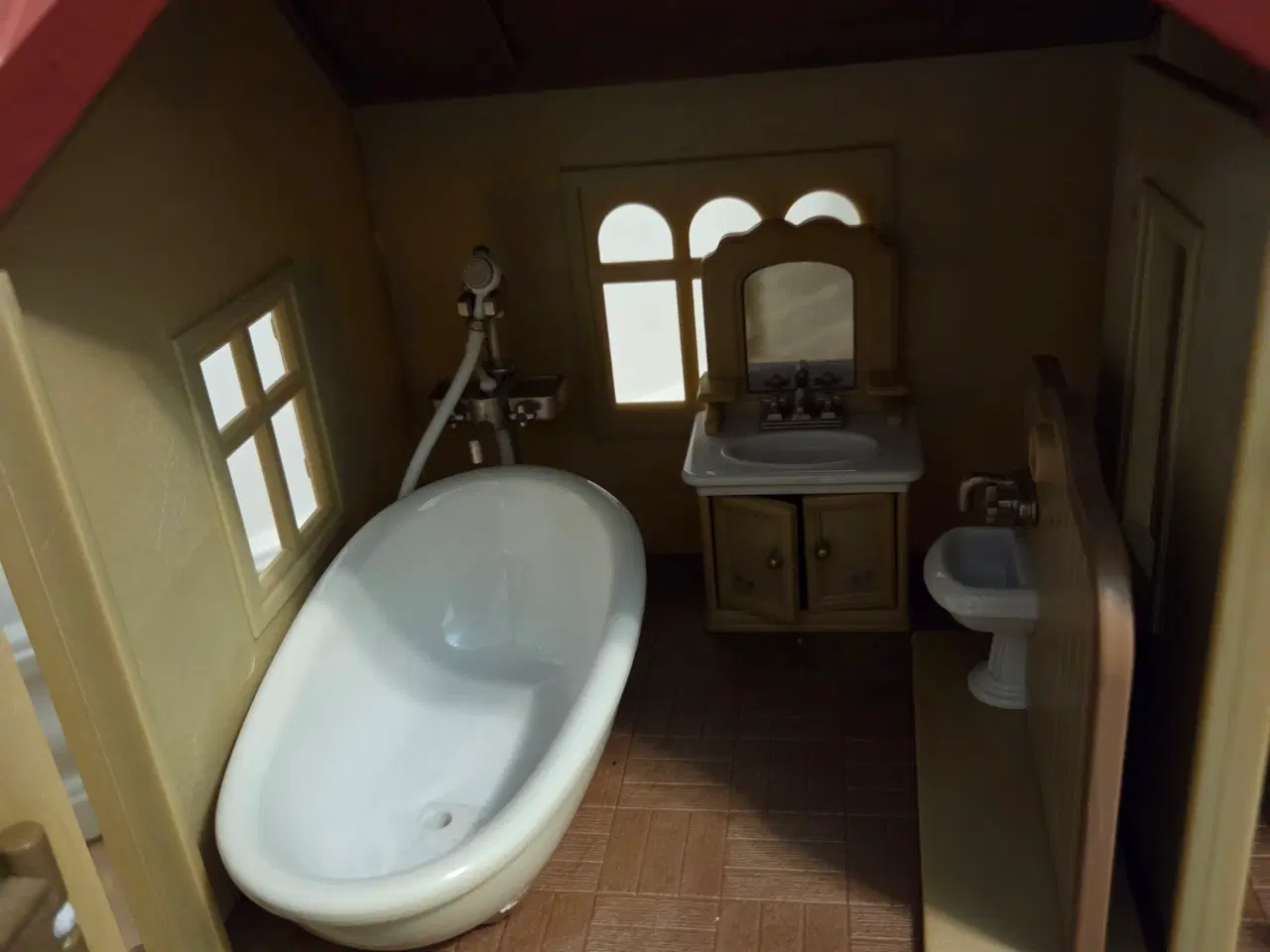 Billede 3 - Sylvanian hus med mange møbler