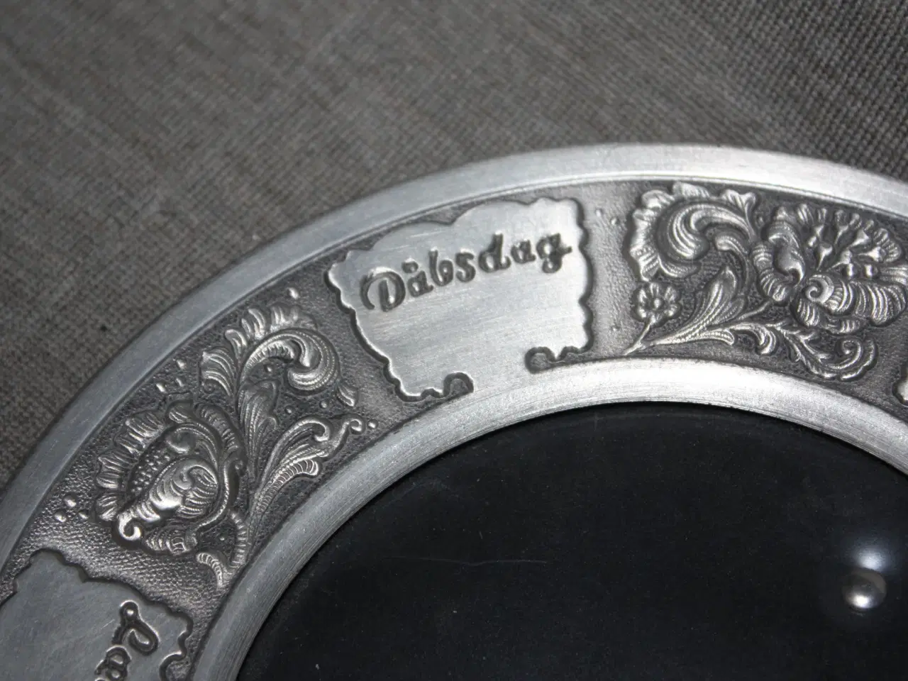 Billede 2 - EIK dåbsramme Fotoramme i tin med afbildninger 