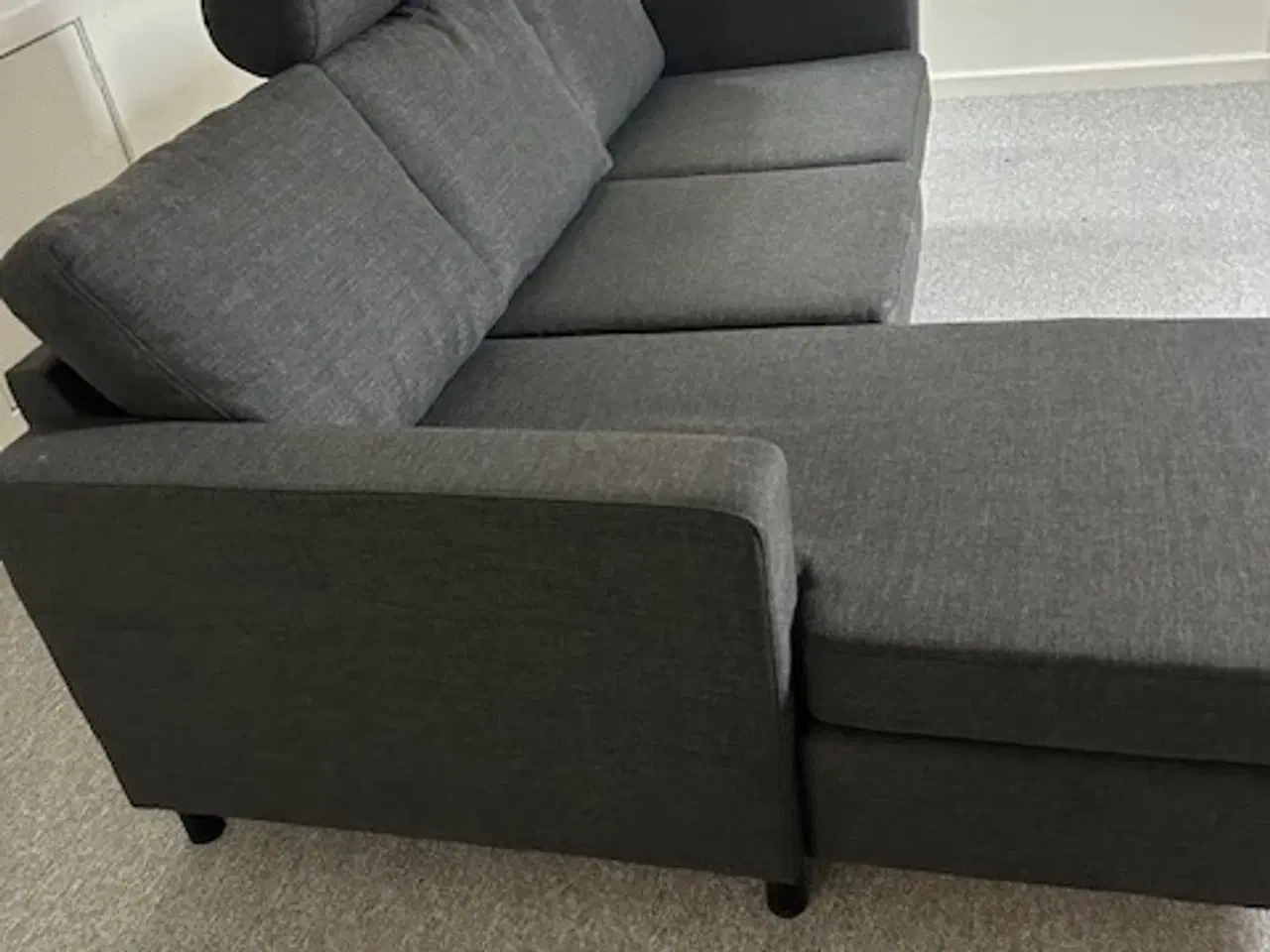 Billede 1 -  Ny sofa med vendbar chaiselong og nakkestøtte