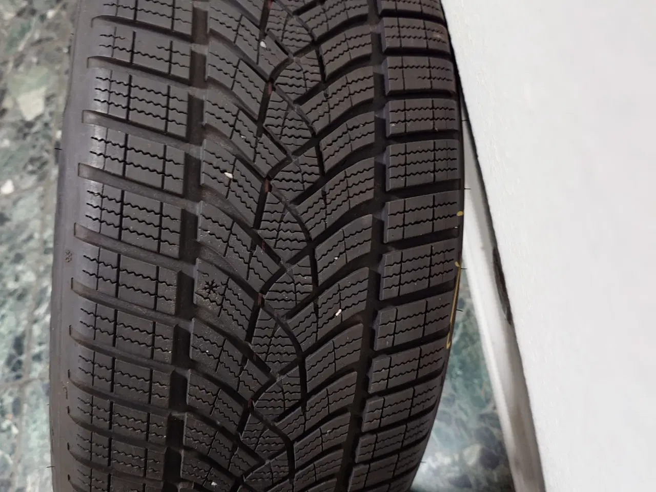 Billede 8 - Goodyear Ultragrip performance+ 245/45-18" 7mm møn