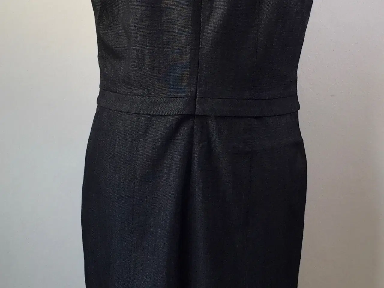 Billede 5 - Hugo Boss, elegant kjole, str 42