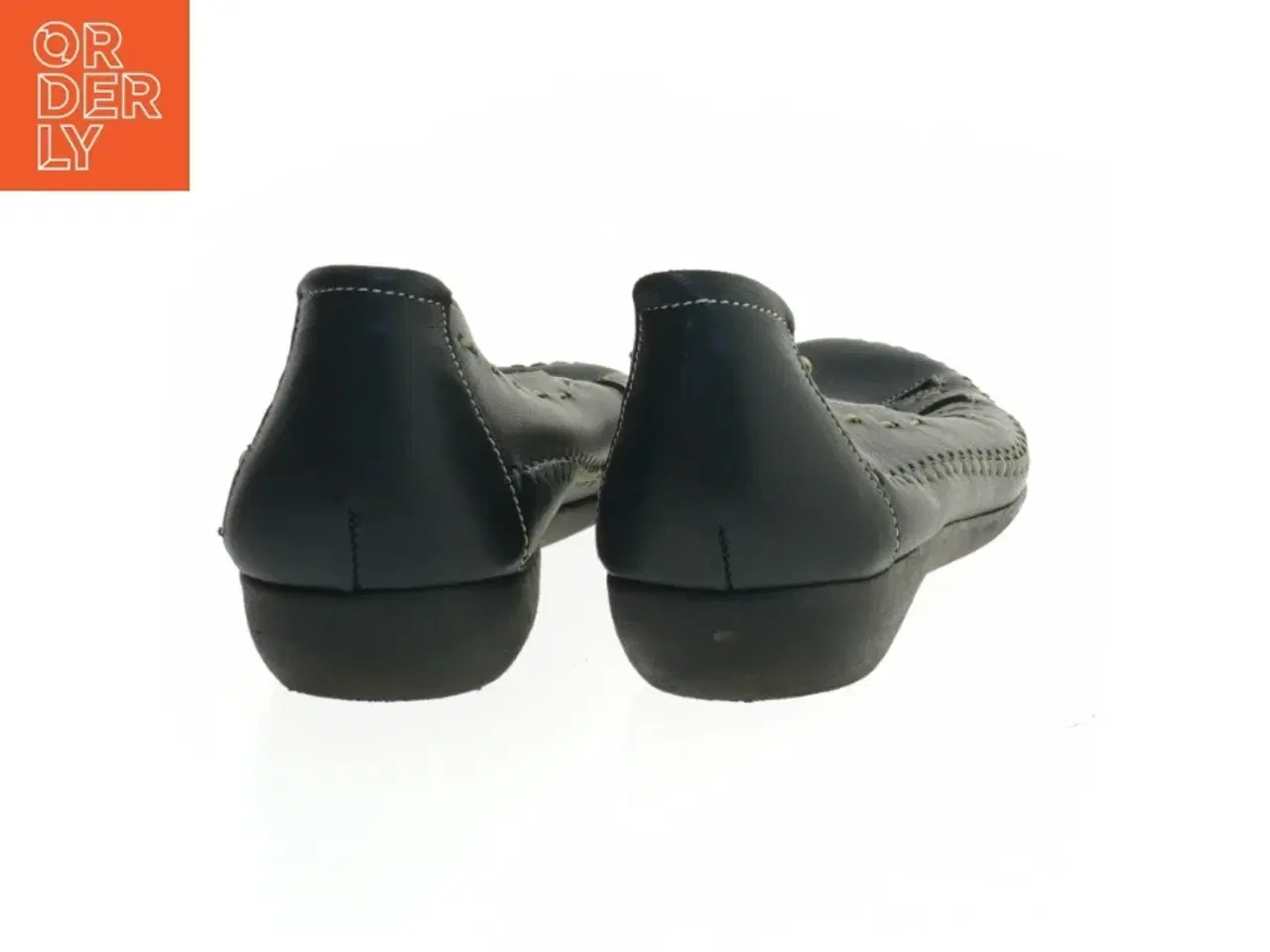 Billede 2 - Dame lædersko med stikninger i størrelse 37 fra Vainer (str. 37 )