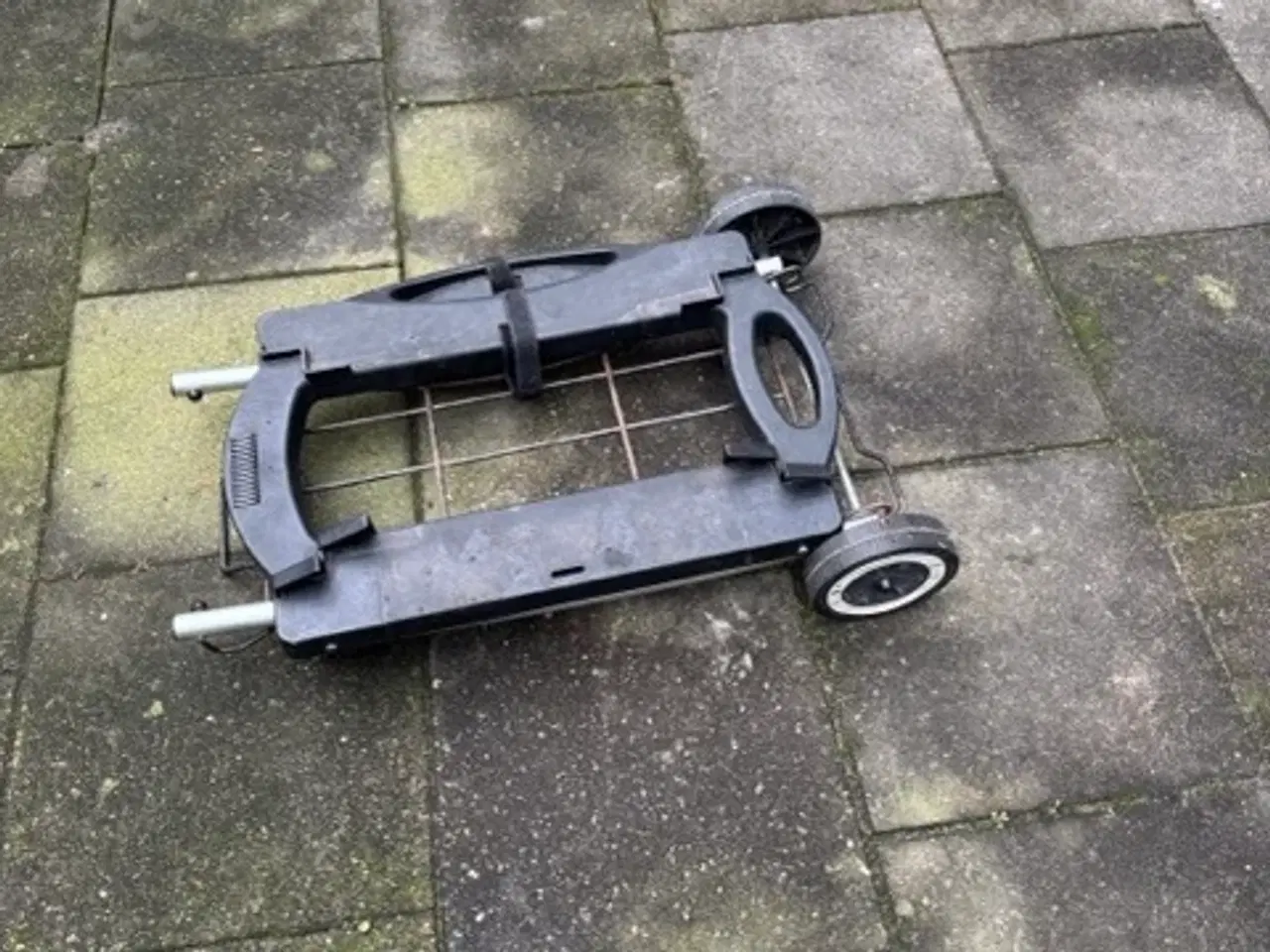 Billede 3 - Weber Q bord (Mulighed for at folde det)