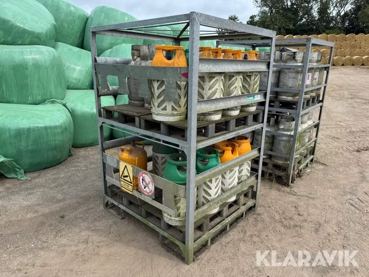 Billede 3 - Bure med tomme gasflasker BP Gas og Kosangas