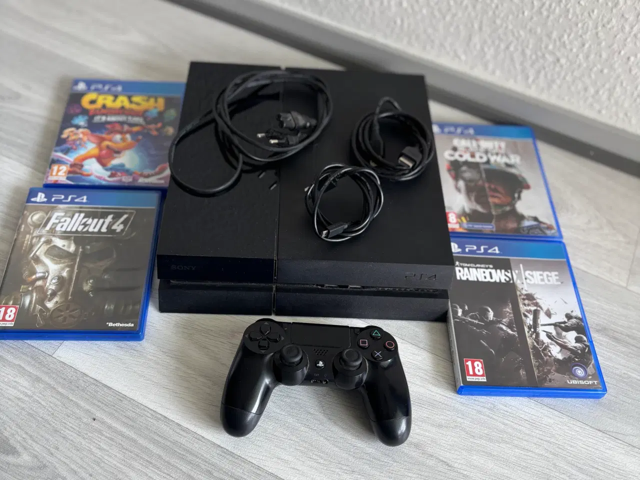 Billede 1 - Ps4 sælges med spil