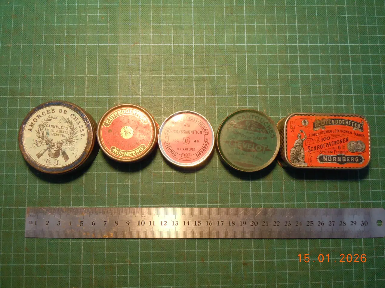 Billede 3 - Fem fænghætte og patronæsker.