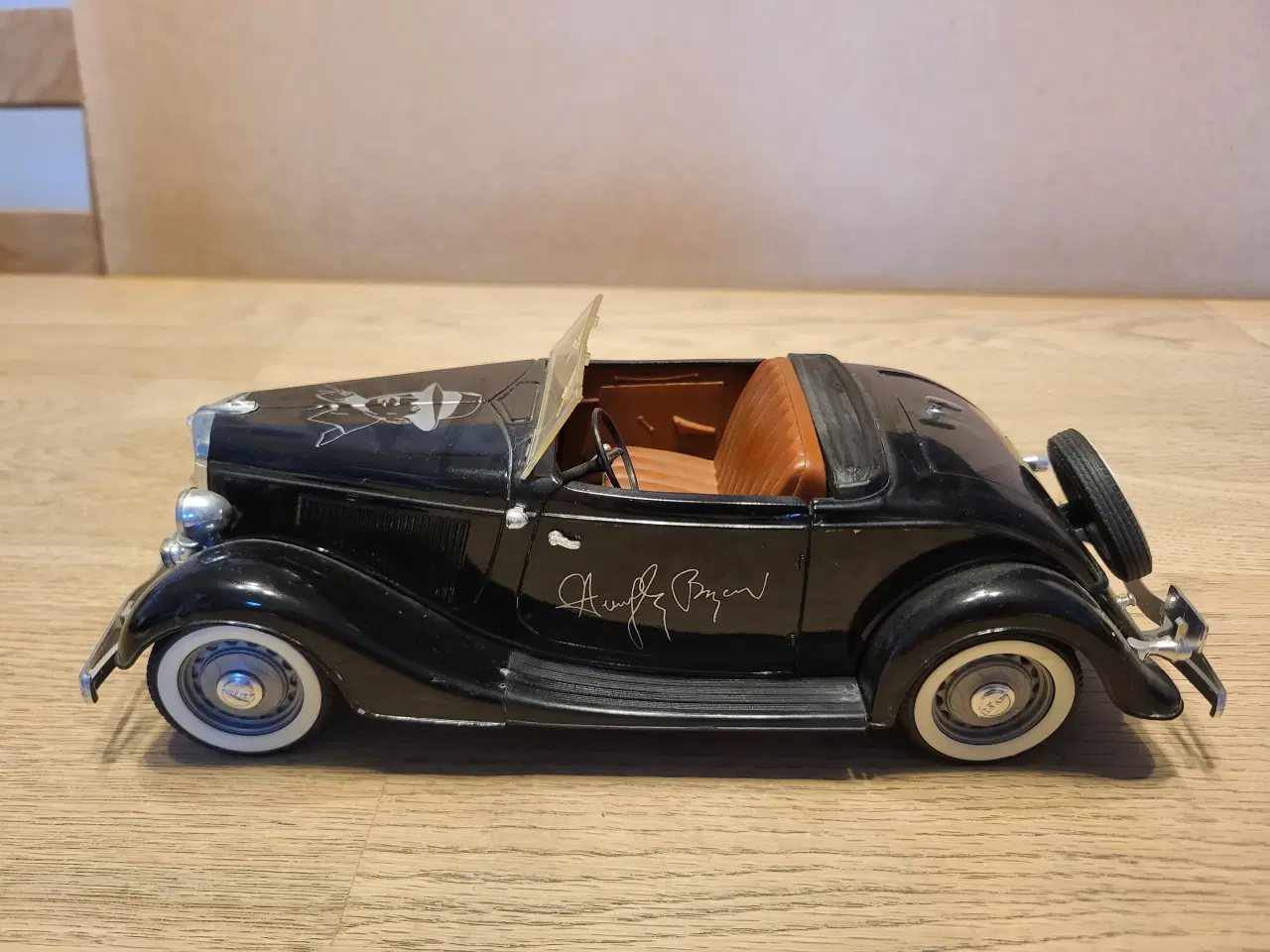 Billede 10 - Modelbiler 1:18 - 4 stk. Meget flotte 1000 kr.