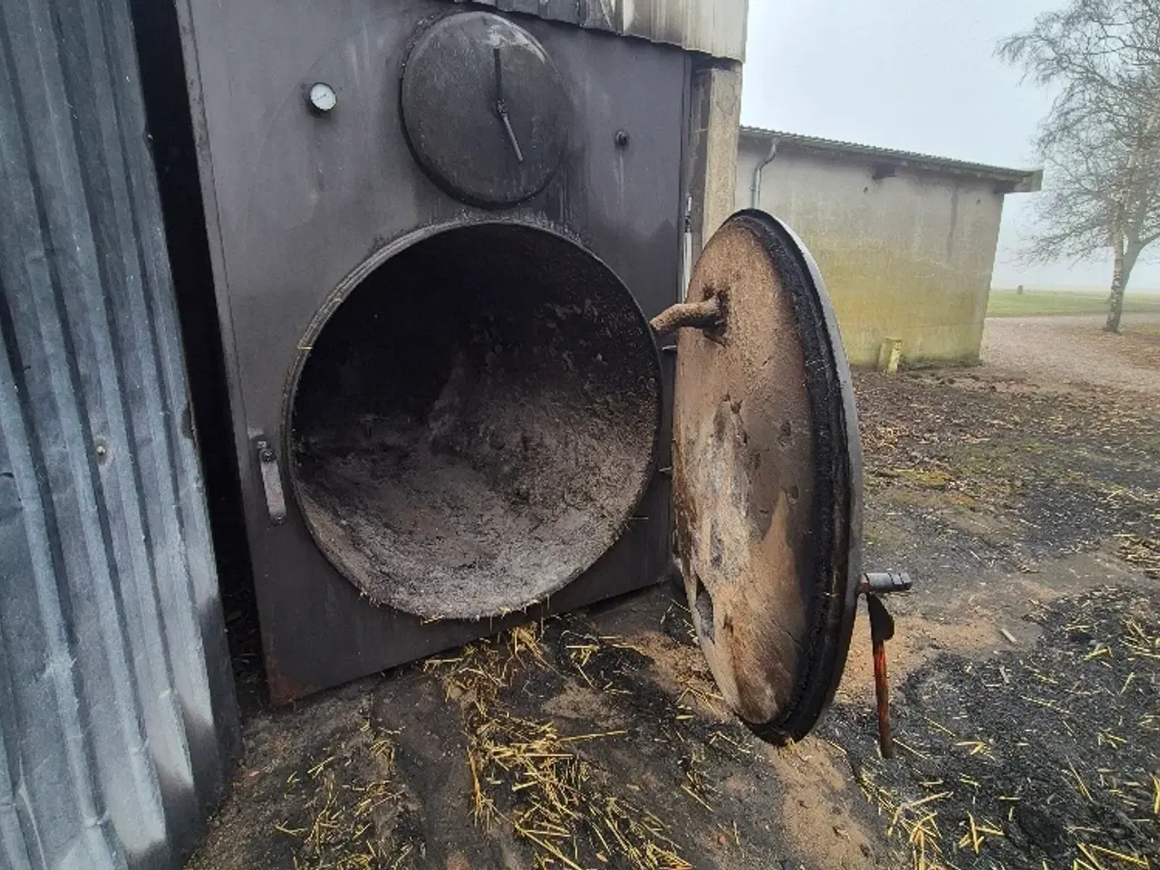 Billede 2 - Halmevarme med 3000 liters vandtank til gengæld