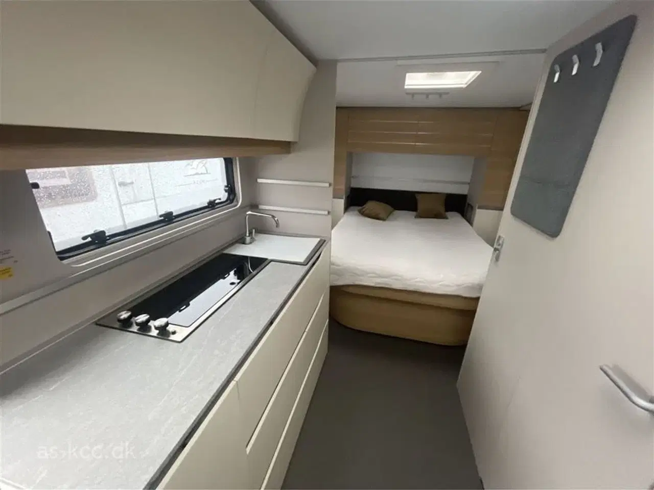 Billede 5 - 2022 - Adria Adora 593 UP ALDE Adria Adora 593 UP med Alde Centralvarme. 4 sovepladser, 5 siddepladser. Topmadras, DuoControl, Kantsyet tæpper.