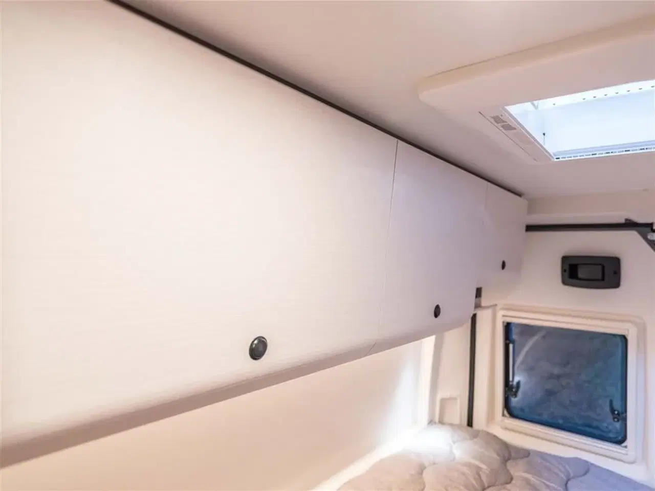 Billede 26 - 2026 - Tourne 6.4 Select aut. gear - Black Tournes topmodel med langsgående senge