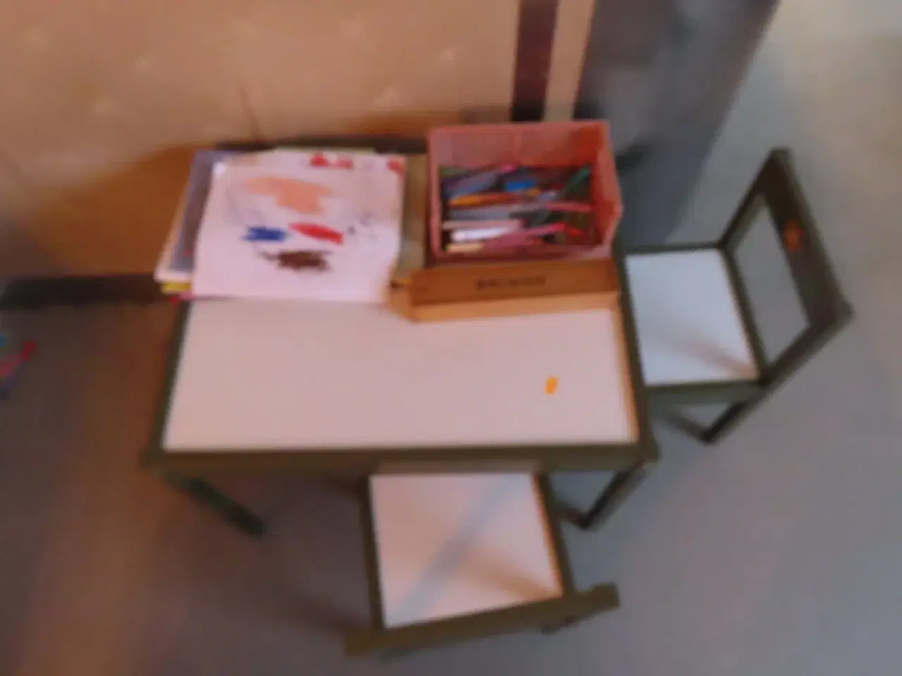 Billede 12 - 4 stk. cafeborde med stole, samt børnestol og bord