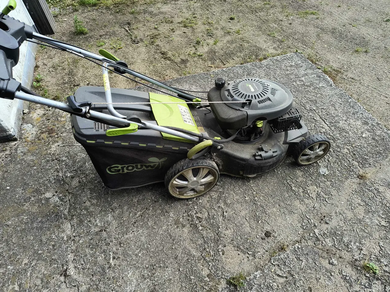 Billede 1 - Grouv plæneklipper med fremtræk 