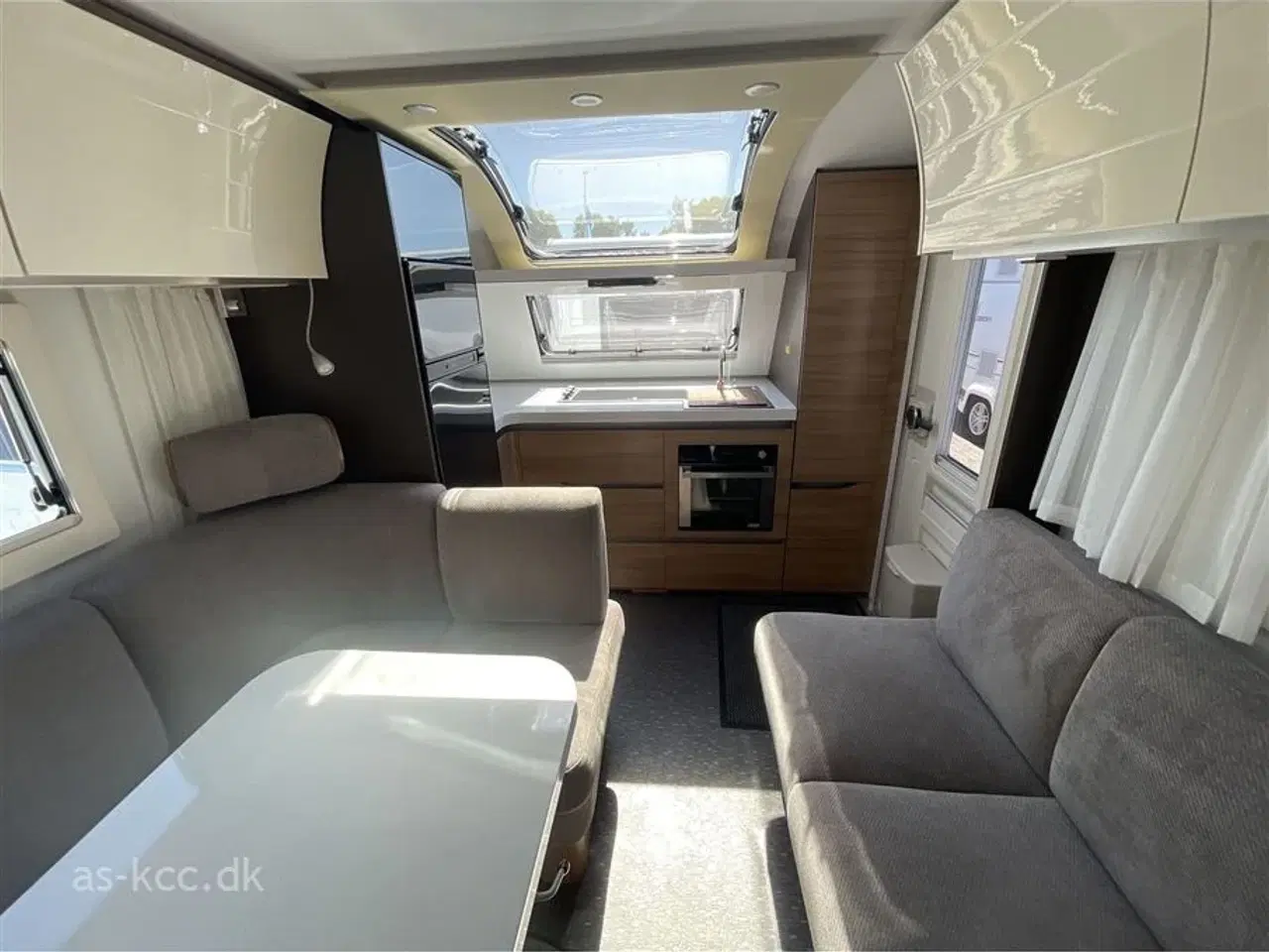 Billede 8 - 2021 - Adria Alpina 663 HT Alde Centralvarme   Adria Alpina 663 HT årg. 2021. 4 sovepladser, 6 siddepladser