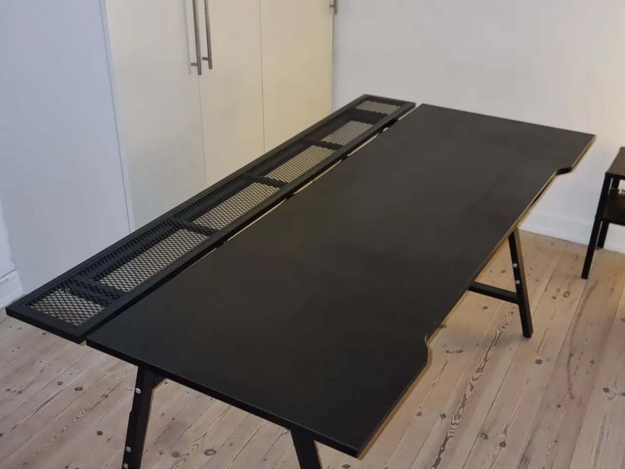 Billede 1 - UTESPELARE Skrivebord fra Ikea