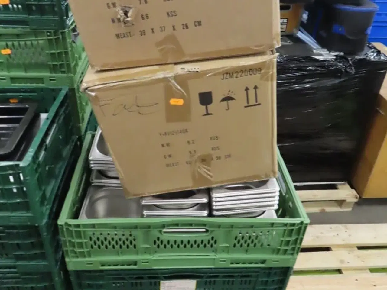 Billede 6 - 7 Kasser med blandede fade og gastrobakker