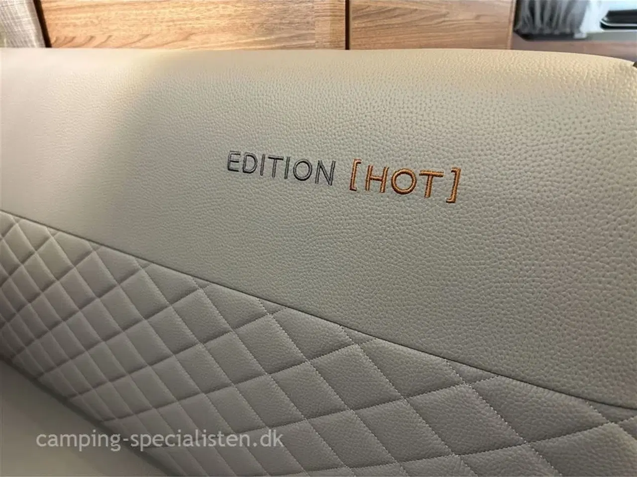 Billede 5 - 2025 - Weinsberg CaraOne 390 QD EDITION HOT   Weinsberg 390 QD CaraOne EDITION HOT model 2025 - kan ses nu hos Camping-Specialisten.dk - inkl. Enduro mover monteret.