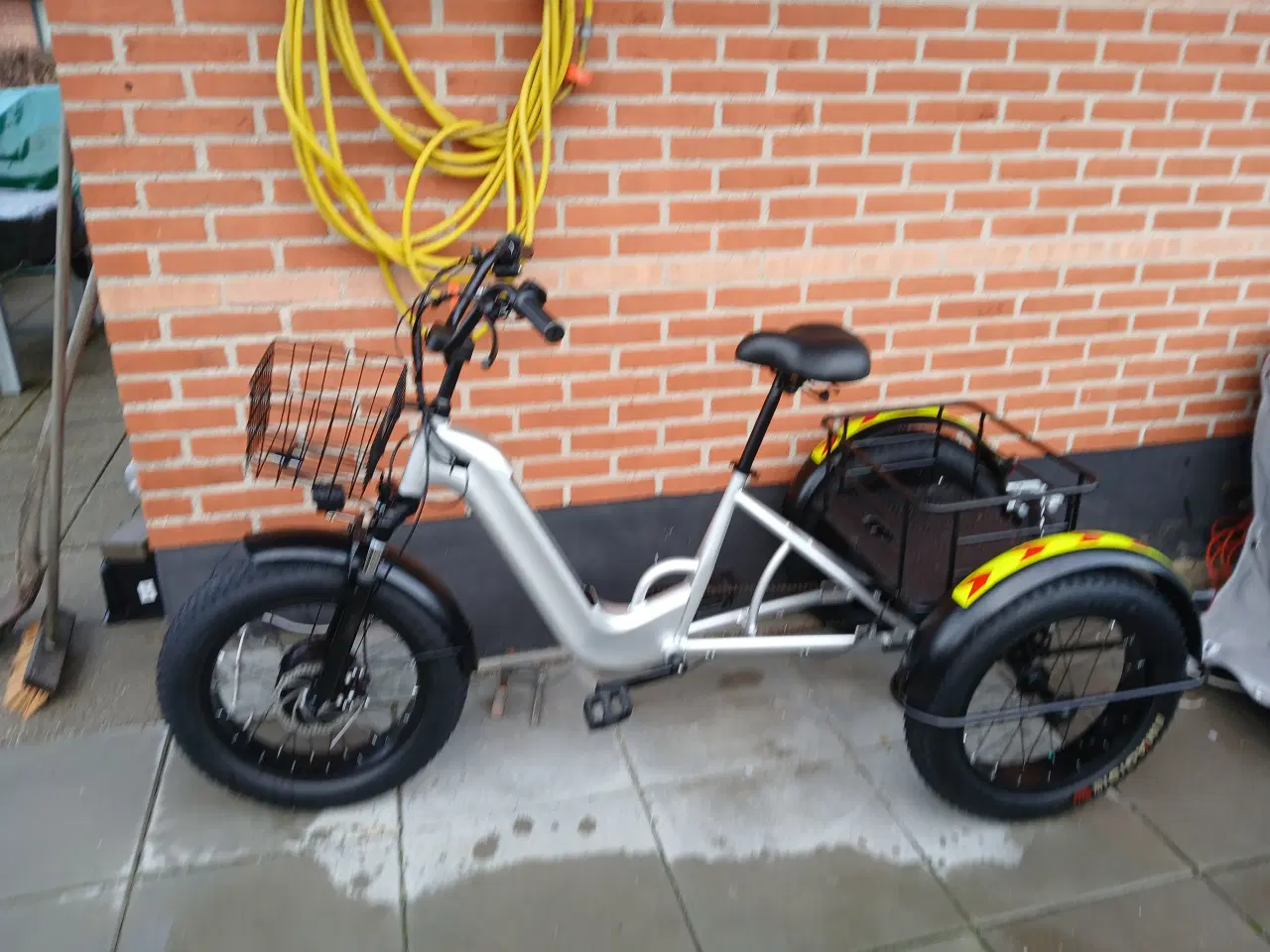 Billede 1 - 3 hjulet el cykkel med cykkelkurv og stor lad bag.