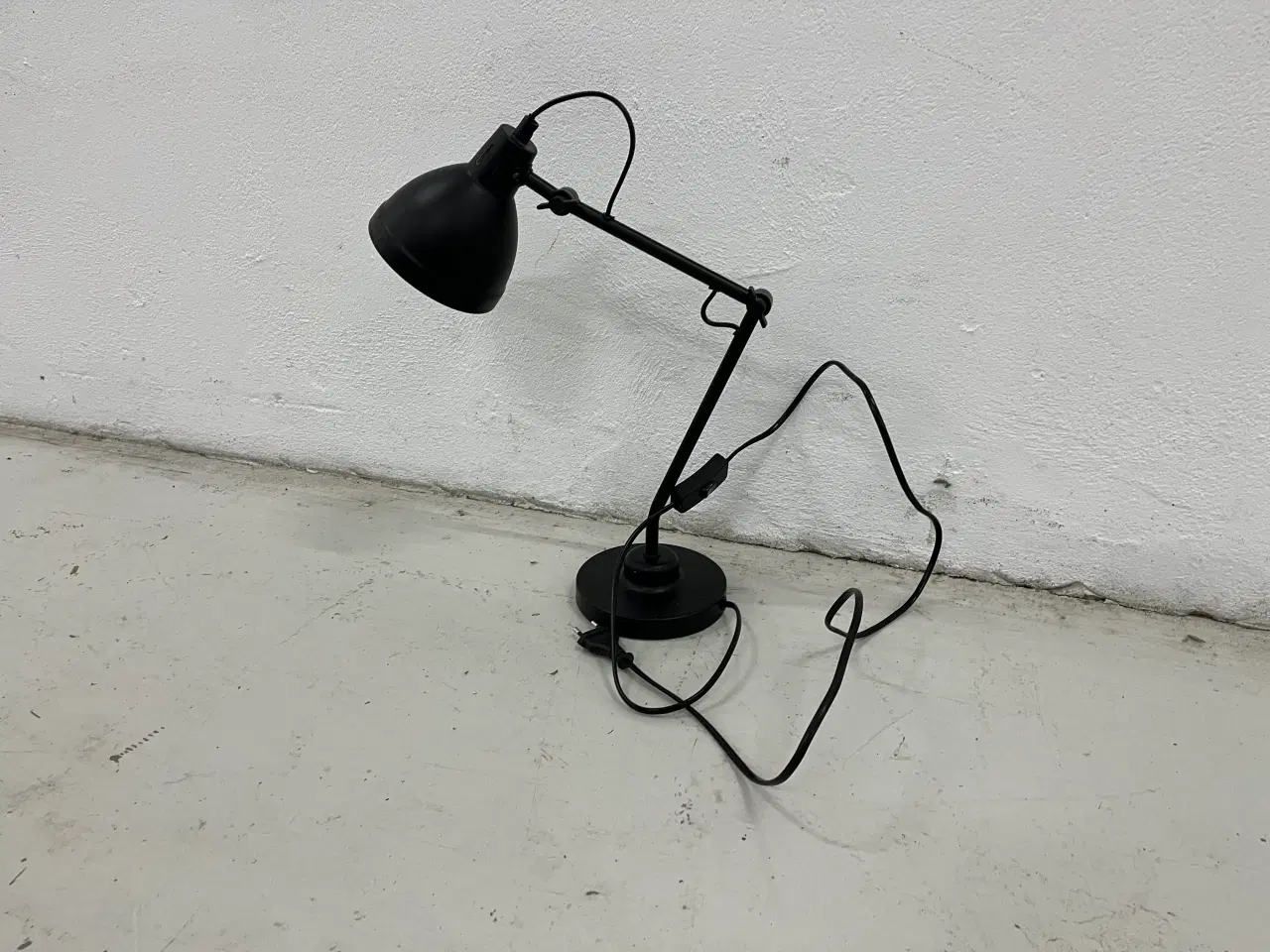 Billede 2 - Bordlamper 2 Stk.i sort